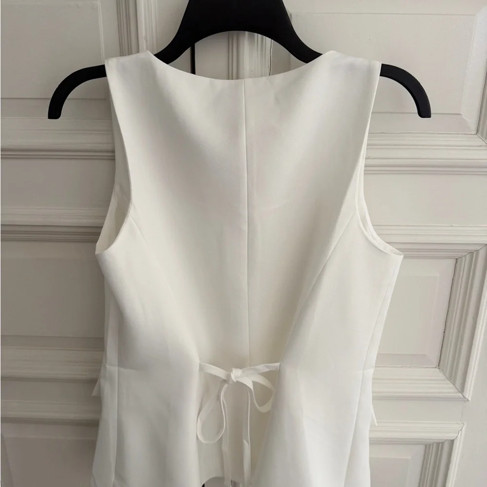 White Spring/Summer Blazer Vest with Subtle Gold Accents - Picture 4 of 6